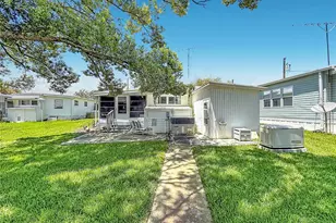 1521 Lakeview Dr, Tavares, FL 32778 - Photo 21