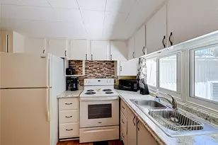 1521 Lakeview Dr, Tavares, FL 32778 - Photo 11
