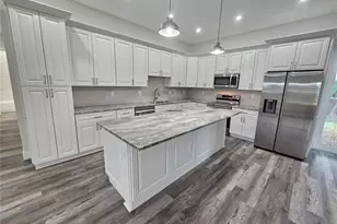 3525 McIntosh Rd, Sarasota, FL 34232 - Photo 3
