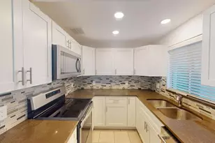 3670 Pinecrest St, Sarasota, FL 34232 - Photo 5