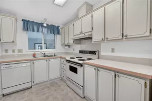1506 Hillcrest Dr, Lady Lake, FL 32159 - Photo 11