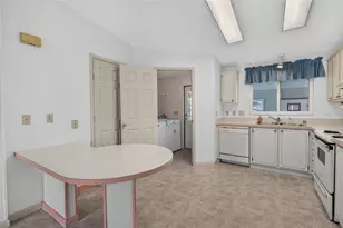 1506 Hillcrest Dr, Lady Lake, FL 32159 - Photo 9