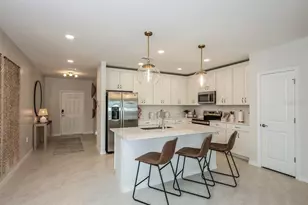 24500 SW Kingsway Cir, Lake Suzy, FL 34269 - Photo 5