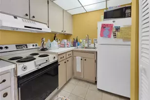 2763 Woodgate Ln, Sarasota, FL 34231 - Photo 7