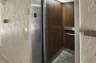 2763 Woodgate Ln, Sarasota, FL 34231 - Photo 11