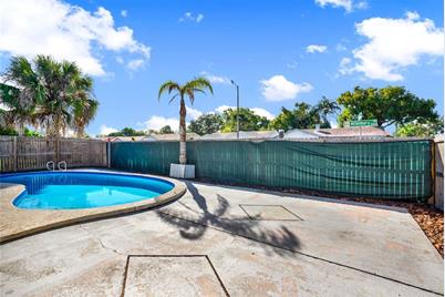 8201 Downfield Lane, Tampa, FL 33615 - Photo 11