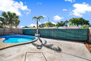 8201 Downfield Ln, Tampa, FL 33615 - Photo 11