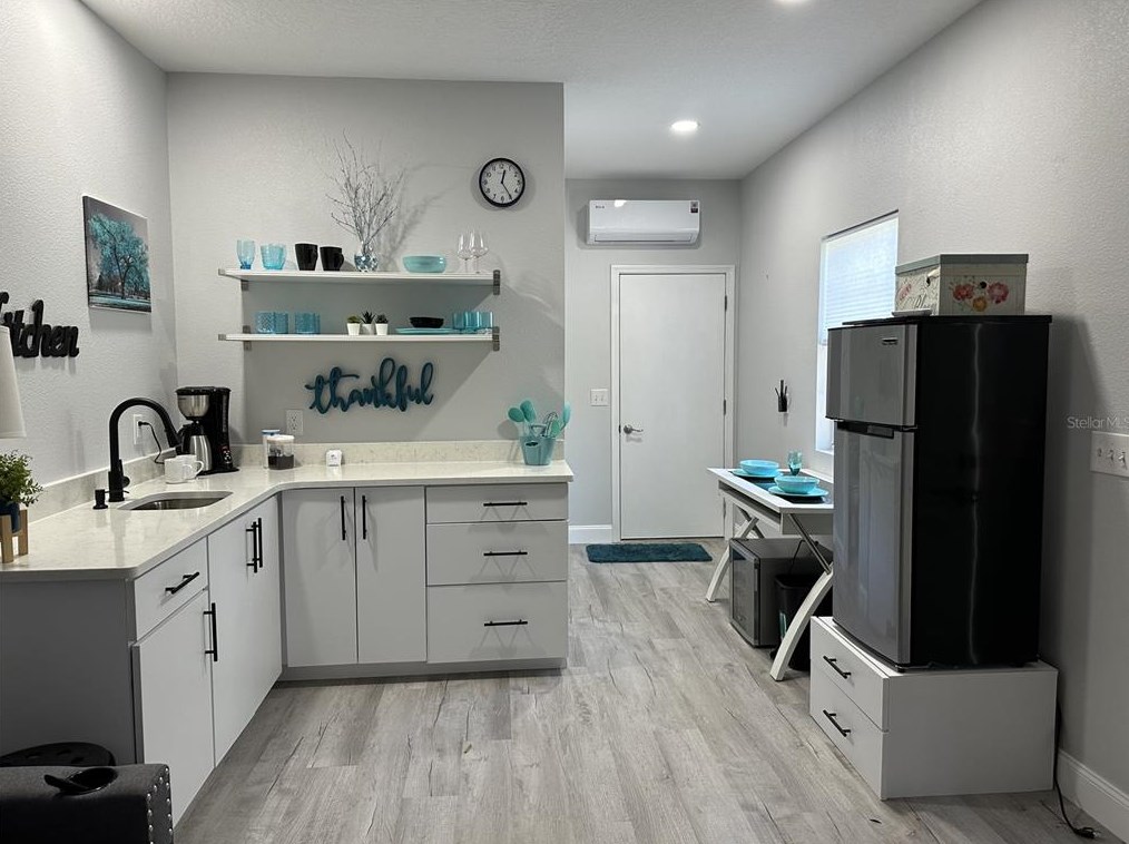 717 Ridgewood Ave, Deland FL  32720-2644 exterior