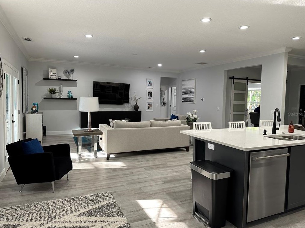 717 Ridgewood Ave, Deland FL  32720-2644 exterior