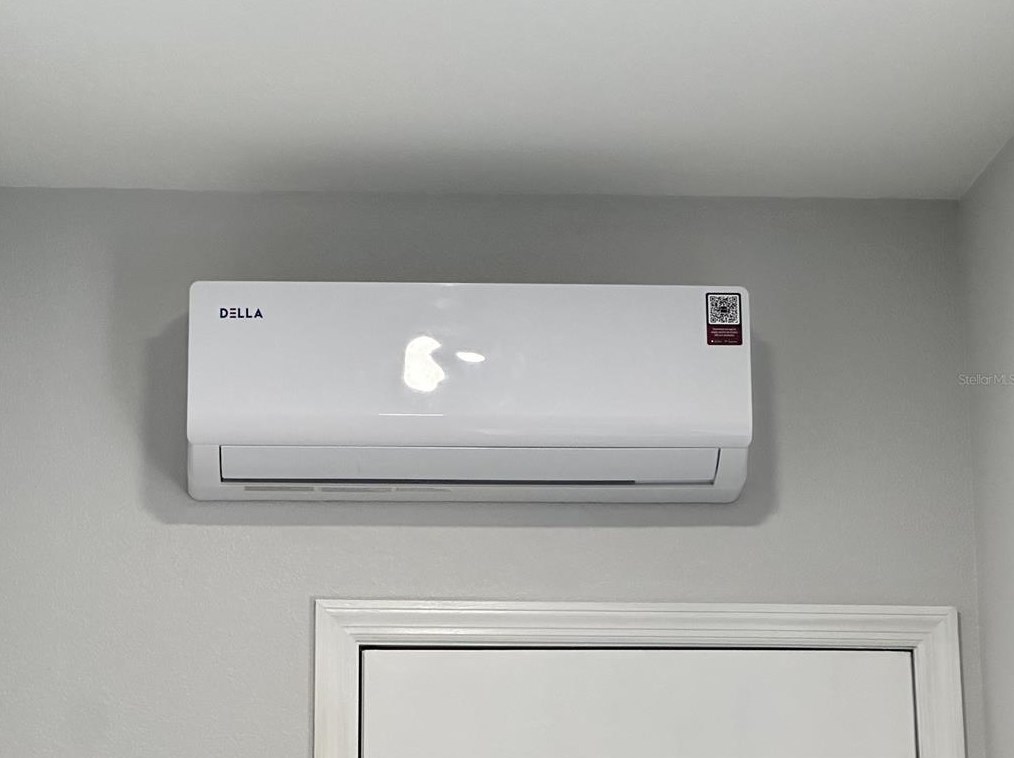 717 Ridgewood Ave, Deland FL  32720-2644 exterior