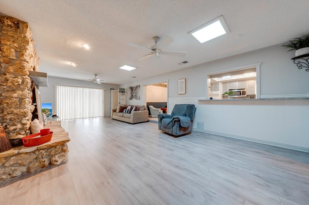 1434 Paula Dr, Apopka FL  32703-7423 exterior