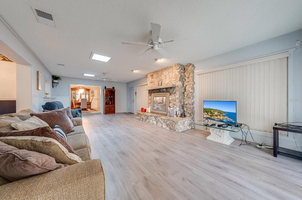 1434 Paula Dr, Apopka FL  32703-7423 exterior