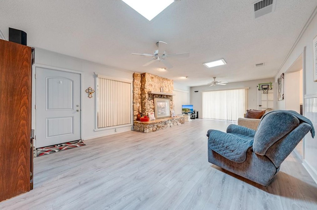 1434 Paula Dr, Apopka FL  32703-7423 exterior