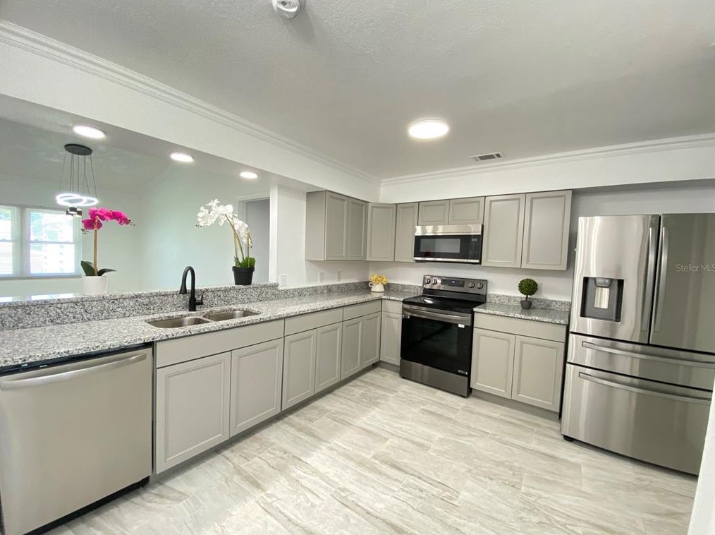 1525 Colony Ave, Kissimmee FL  34744-4013 exterior