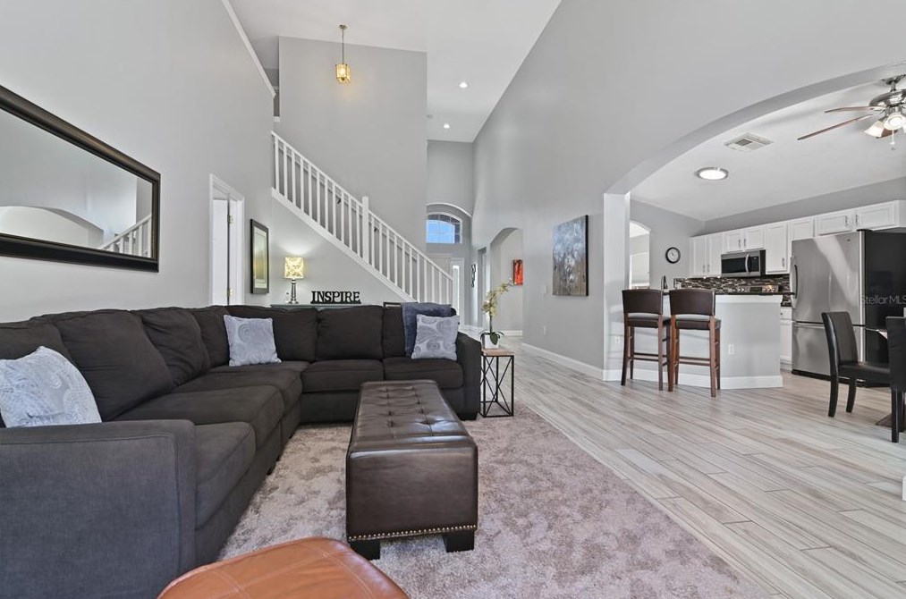 985 Lk Berkley Dr, Kissimmee FL  34746-6122 exterior