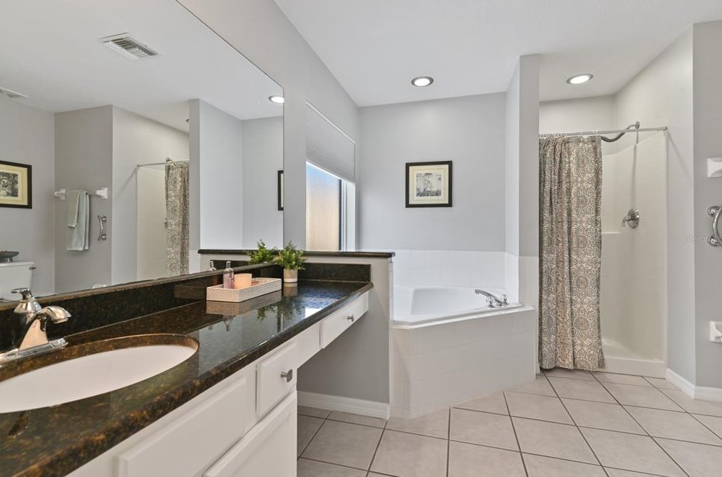 985 Lk Berkley Dr, Kissimmee FL  34746-6122 exterior