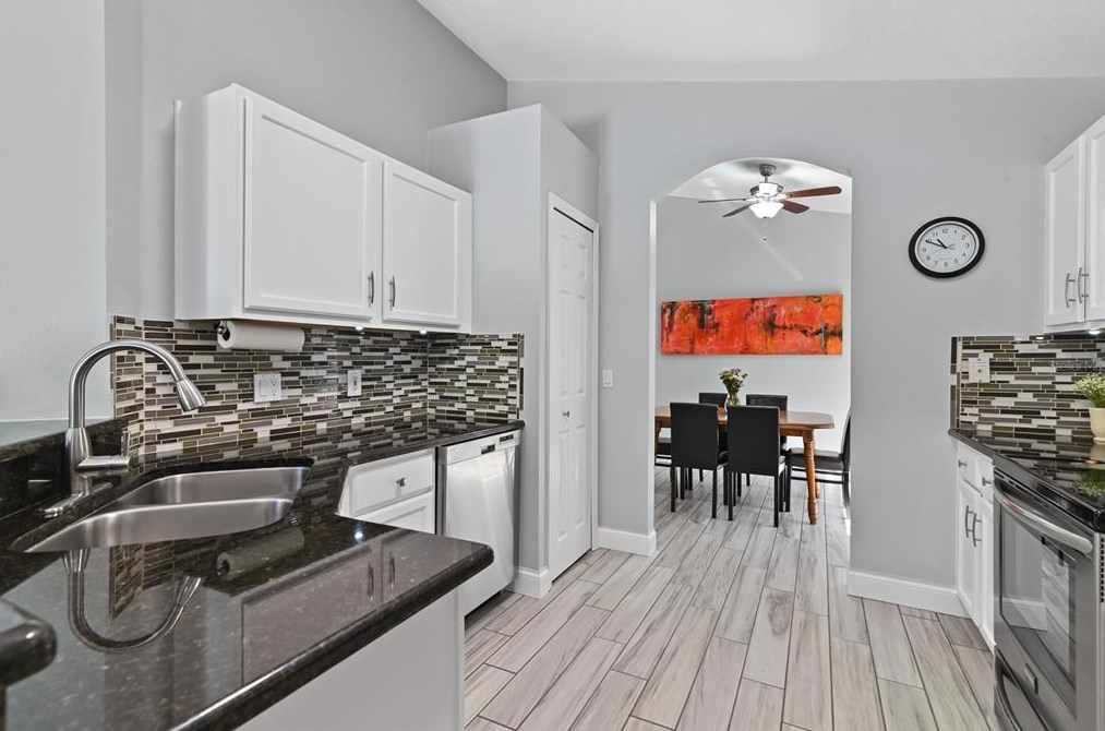 985 Lk Berkley Dr, Kissimmee FL  34746-6122 exterior