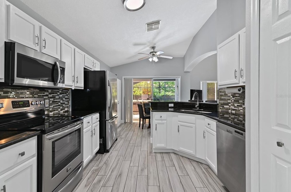 985 Lk Berkley Dr, Kissimmee FL  34746-6122 exterior