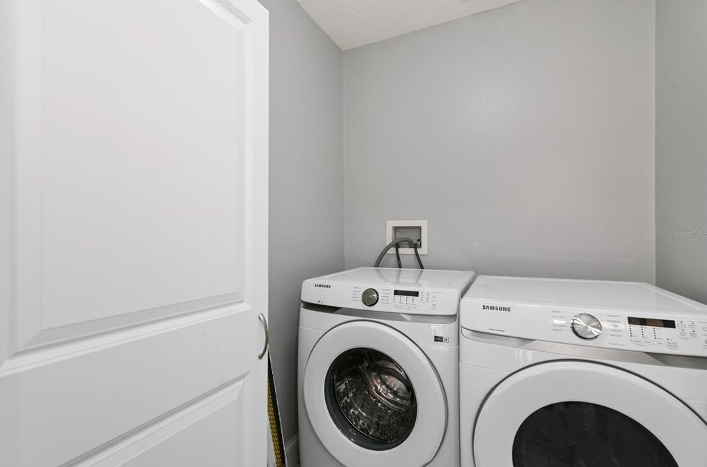 985 Lk Berkley Dr, Kissimmee FL  34746-6122 exterior