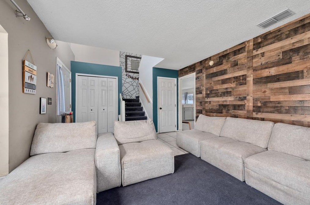 4304 Creekside Blvd, Kissimmee FL  34746-6044 exterior