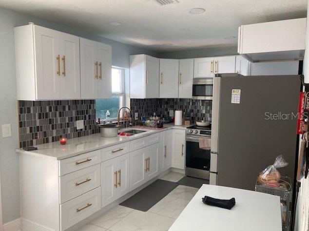 818 Emory Ave, Kissimmee FL  34741-0048 exterior