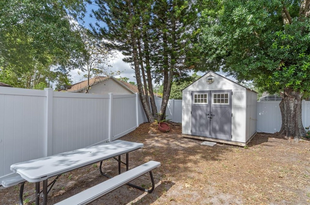 855 Mclean Ct, Orlando FL 32825-6367 exterior