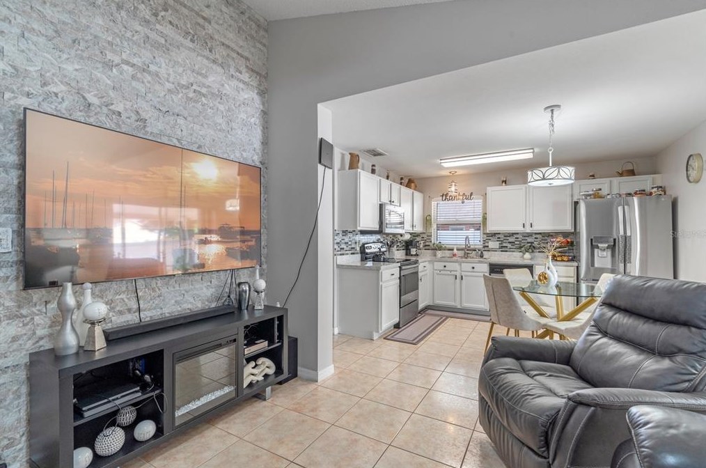 855 Mclean Ct, Orlando FL 32825-6367 exterior