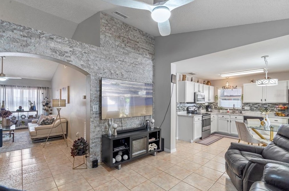 855 Mclean Ct, Orlando FL 32825-6367 exterior