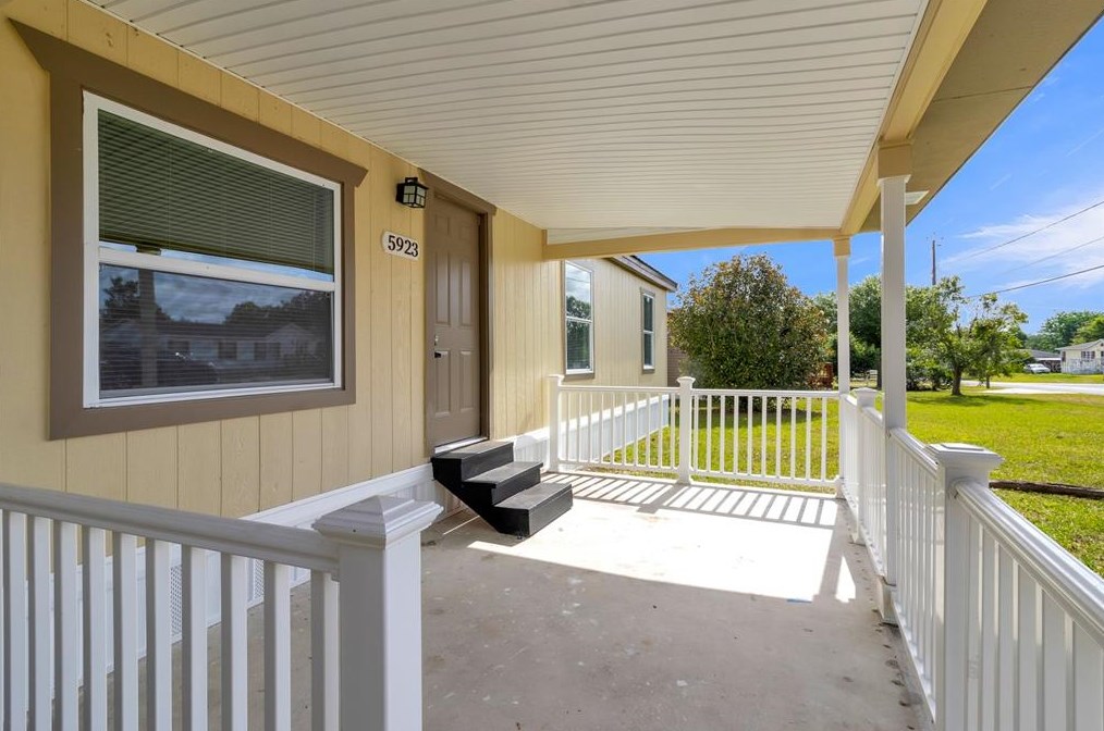 5923 140th Pl, Summerfield FL  34491-7744 exterior