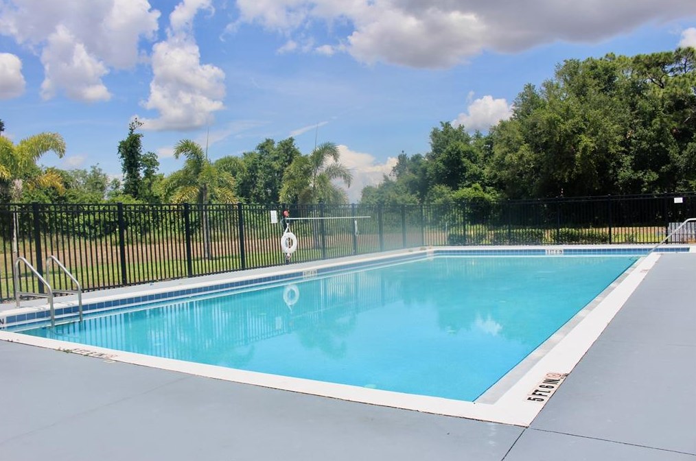 2693 Whispering Trails Dr, Winter Haven FL  33884-1844 exterior