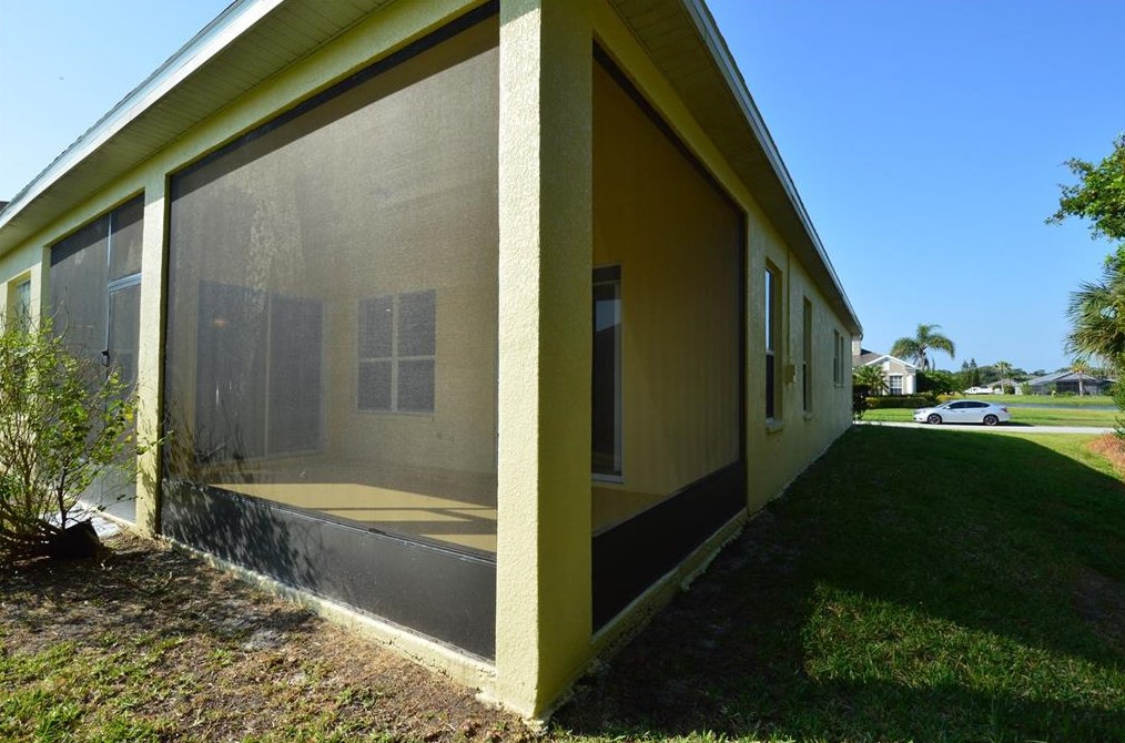 2221 The Oaks Blvd, Kissimmee FL  34746-3887 exterior