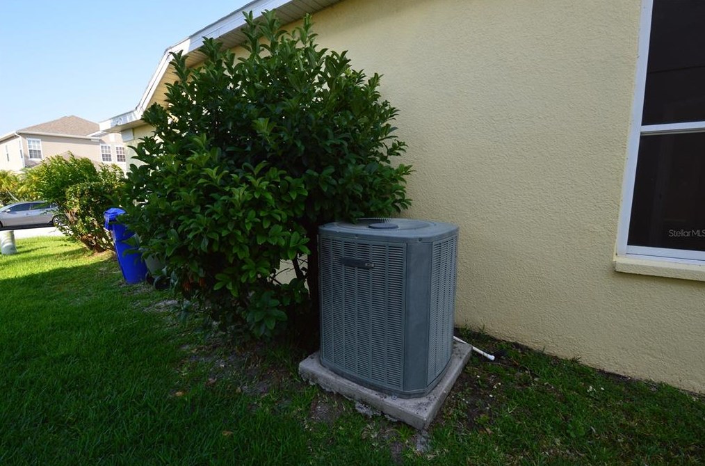 2221 The Oaks Blvd, Kissimmee FL  34746-3887 exterior