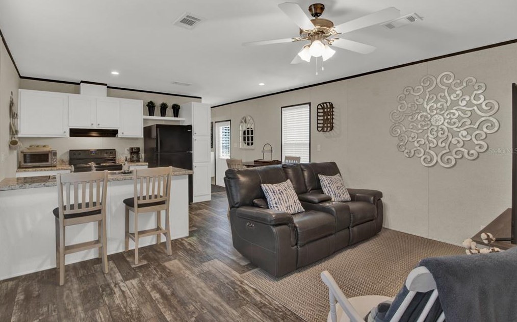 2055 Bradley Dr, Saint Cloud FL  34771-8688 exterior