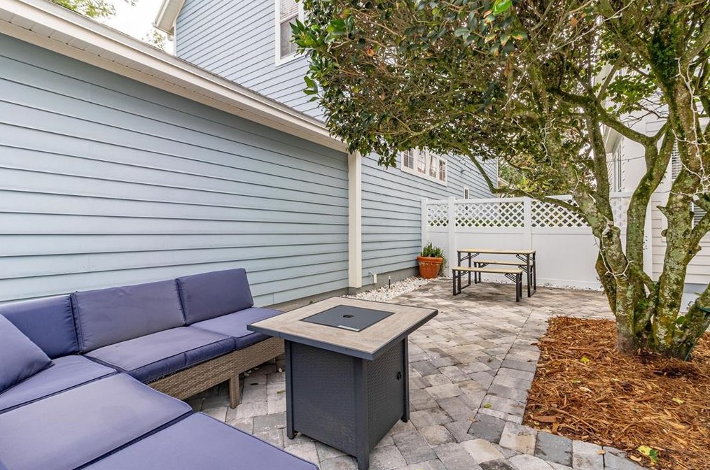 820 Lake Evalyn Dr, Kissimmee FL 34747-4804 exterior