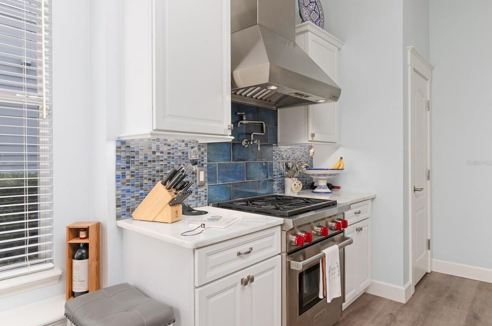 820 Lake Evalyn Dr, Kissimmee FL 34747-4804 exterior