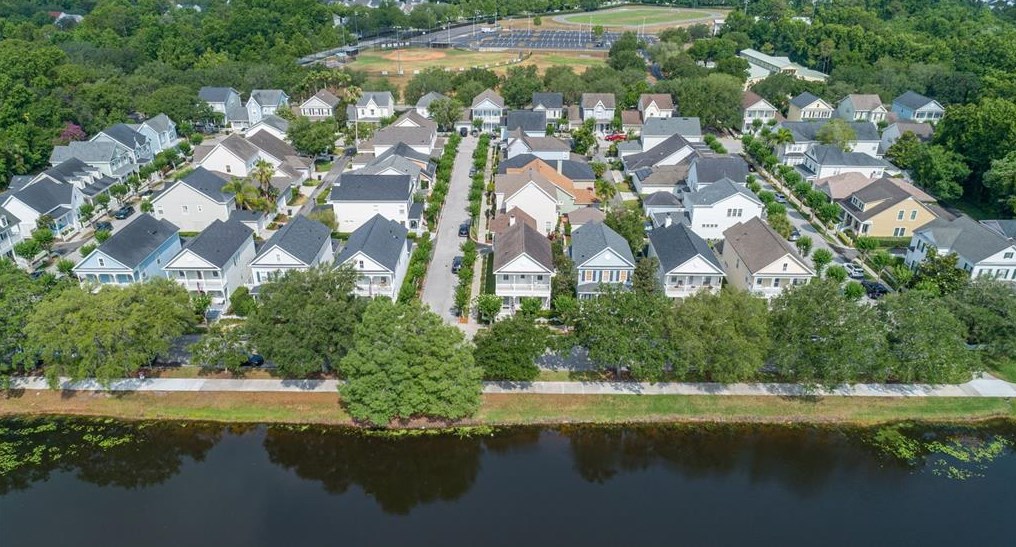 820 Lake Evalyn Dr, Kissimmee FL 34747-4804 exterior