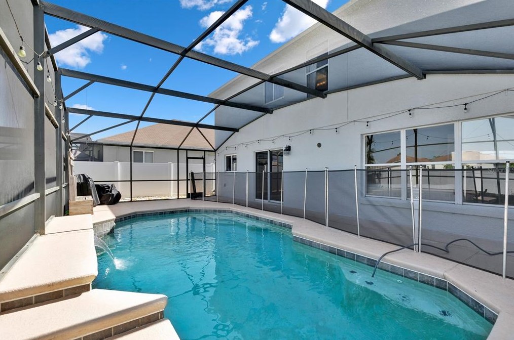 321 Aster Dr, Davenport FL  33897-3816 exterior