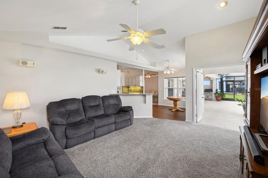 2226 Jessica Ln, Kissimmee FL 34744-6450 exterior