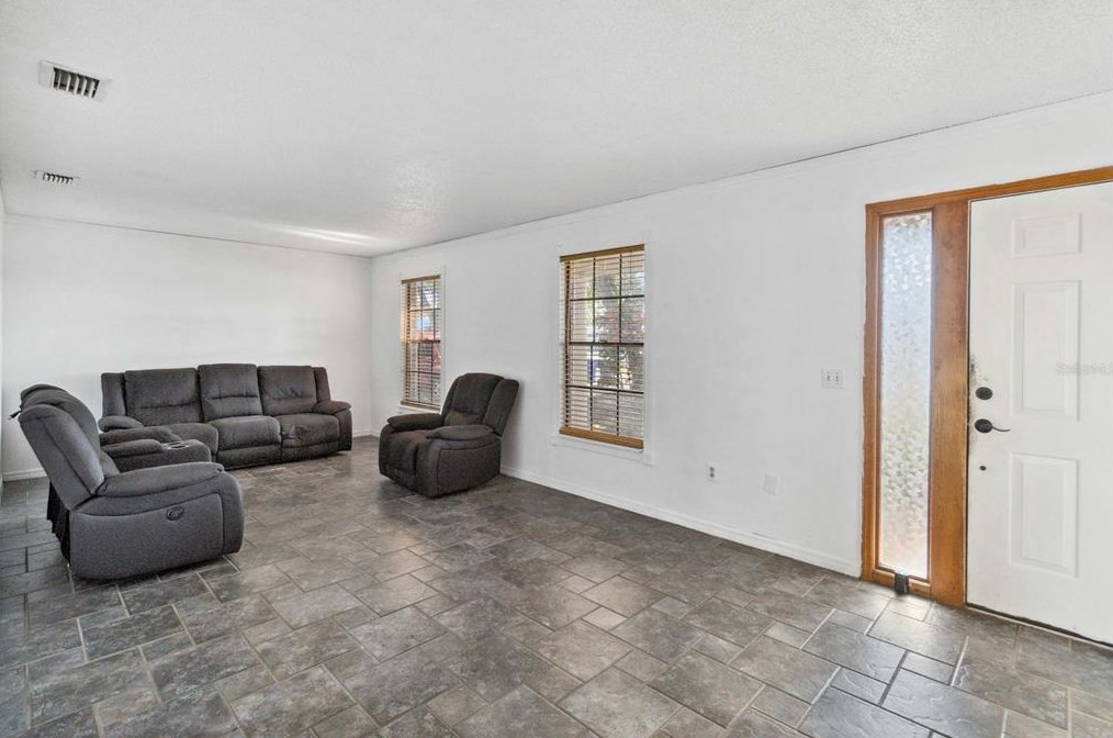 446 Robinson Ave, Saint Cloud FL  34769-2058 exterior