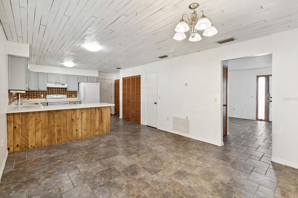 446 Robinson Ave, Saint Cloud FL  34769-2058 exterior