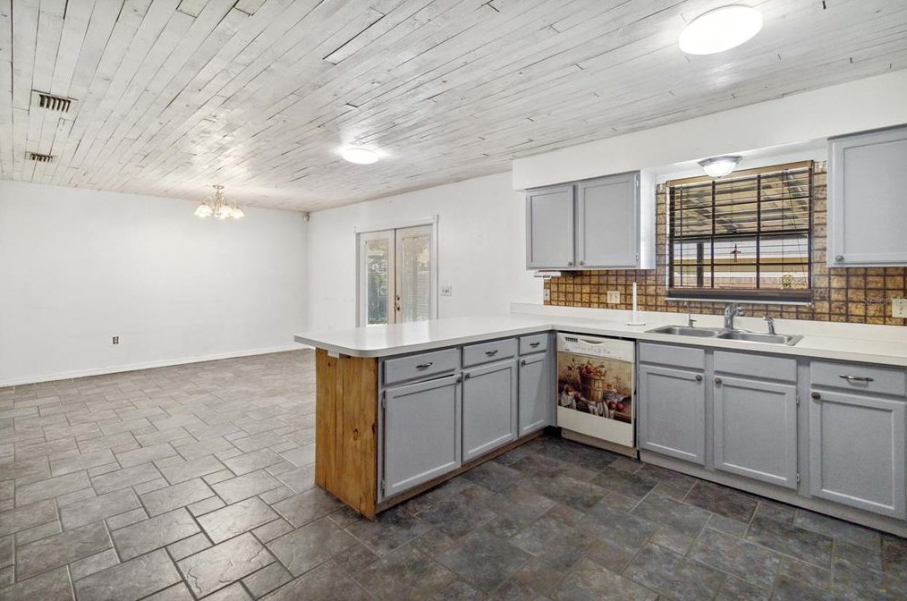 446 Robinson Ave, Saint Cloud FL  34769-2058 exterior