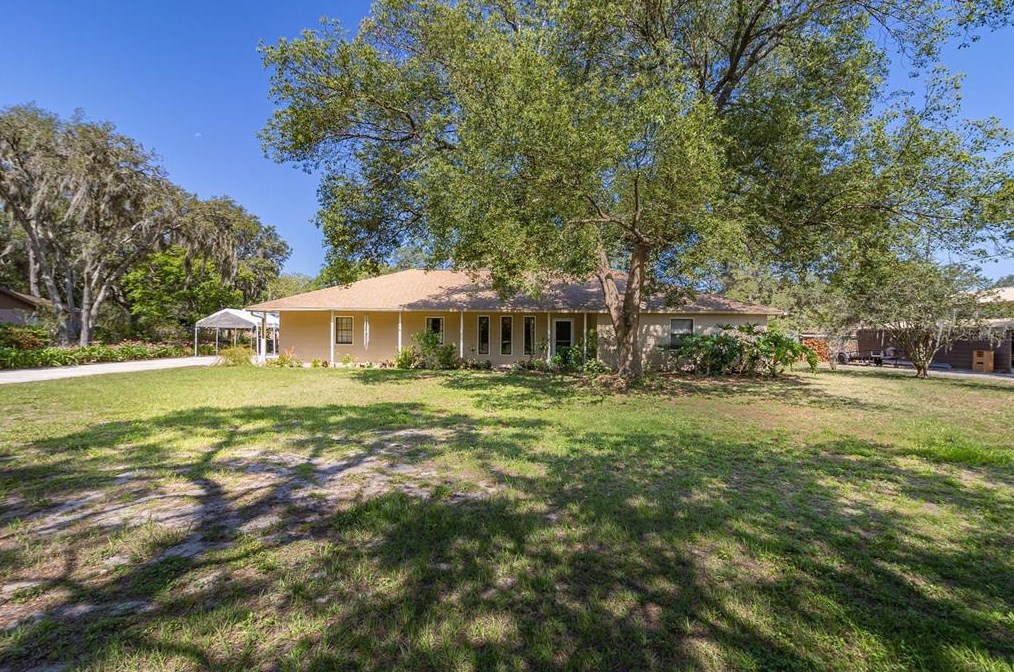 8222 Spruce Ln, Lakeland FL  33809-7705 exterior