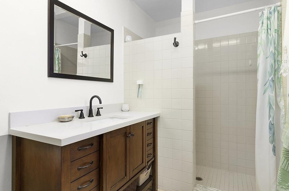 8222 Spruce Ln, Lakeland FL  33809-7705 exterior