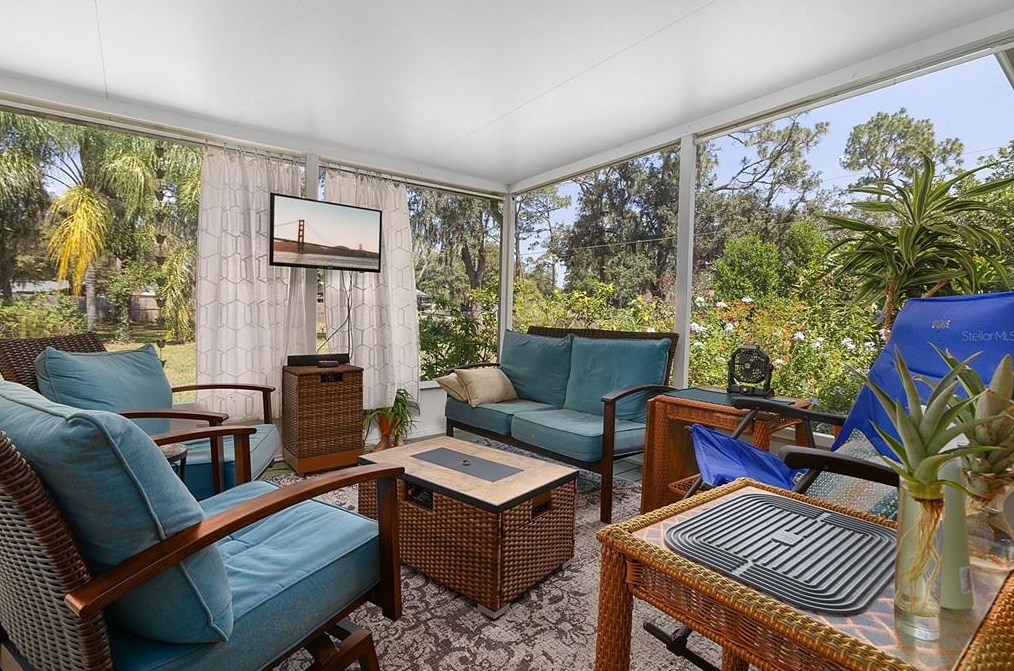 8222 Spruce Ln, Lakeland FL  33809-7705 exterior