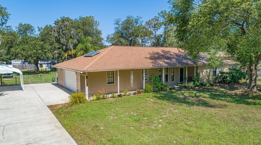 8222 Spruce Ln, Lakeland FL  33809-7705 exterior