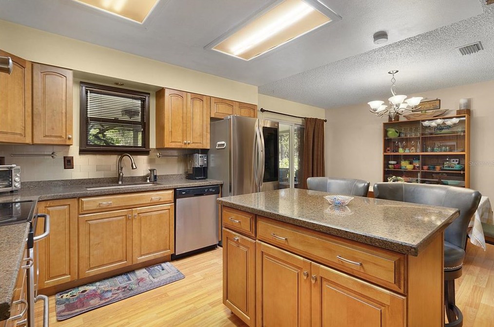 8222 Spruce Ln, Lakeland FL  33809-7705 exterior