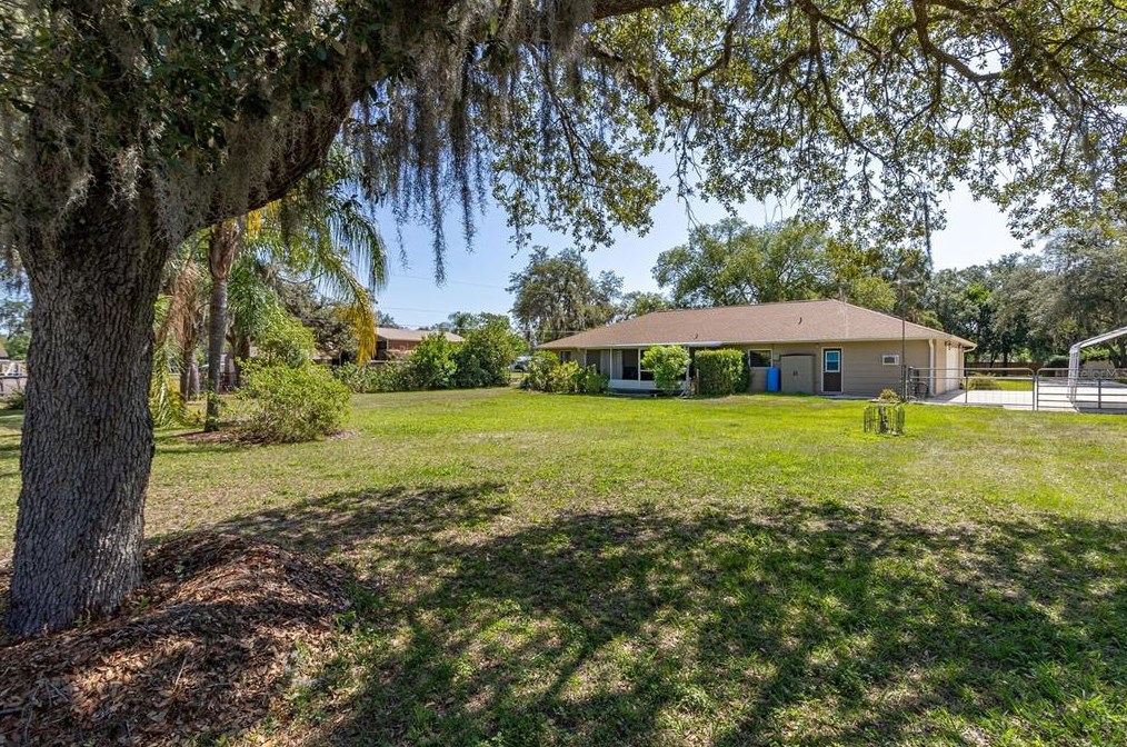 8222 Spruce Ln, Lakeland FL  33809-7705 exterior