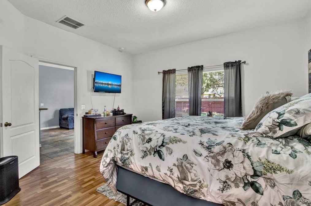 643 Hacienda Cir, Kissimmee FL 34741-6337 exterior