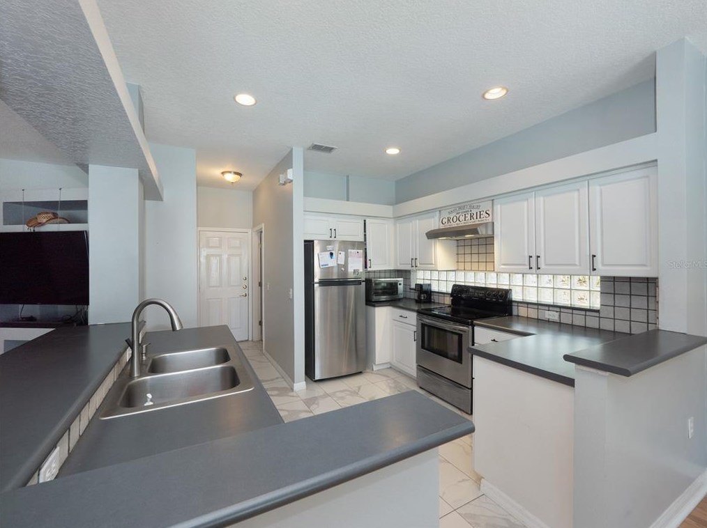 2904 Sunset Lakes Blvd, Kissimmee FL  34747-1101 exterior