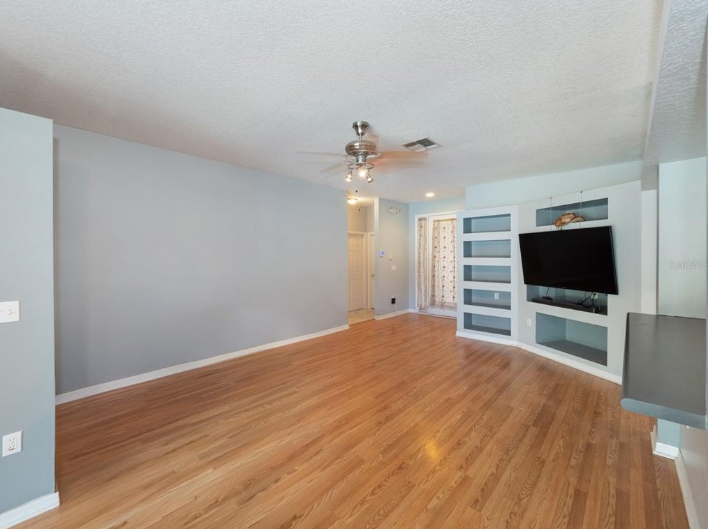 2904 Sunset Lakes Blvd, Kissimmee FL  34747-1101 exterior